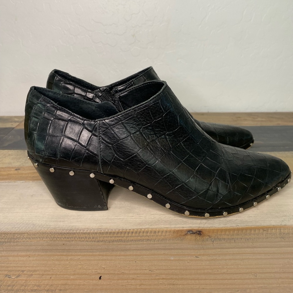 Black 1. state Mules. Real Leather w/ crocodile pattern-detailing. Super comfy!